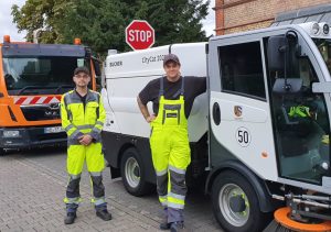 Mitarbeiter vom Bauhof der Stadt Weinheim. Der Bauhof ist für die Beseitigung der meisten Anliegen, die über den Mängelmelder Weinheim eingereicht werden, zuständig.