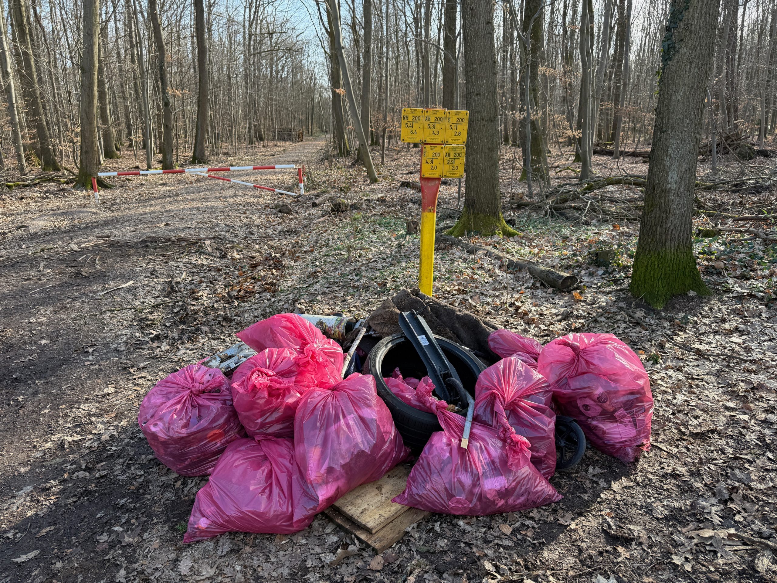 Sammelstelle für Abfallsäcke