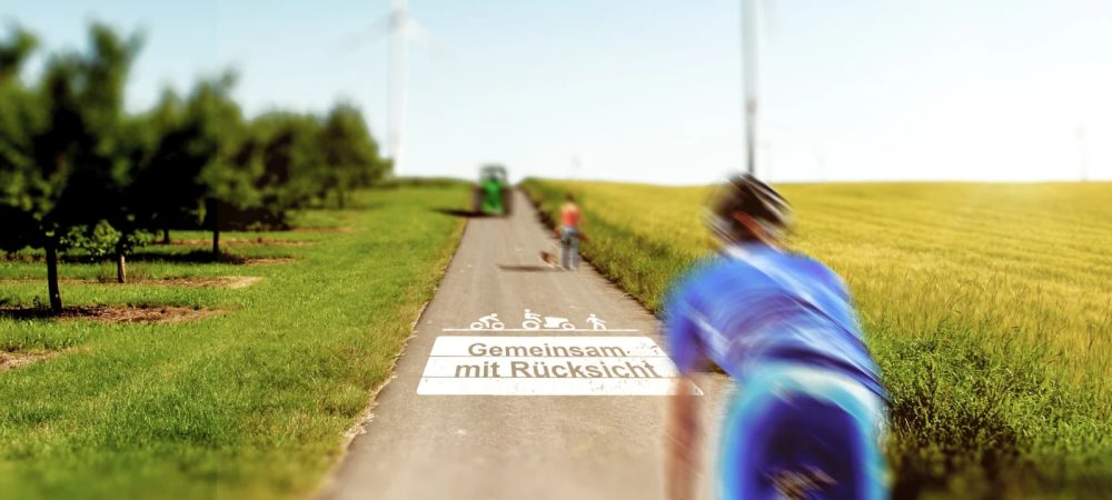 Bodenmarkierung in der Urlaubs- und Freizeitregion Rheinhessen zur Sensibilisierung der Wegnutzung